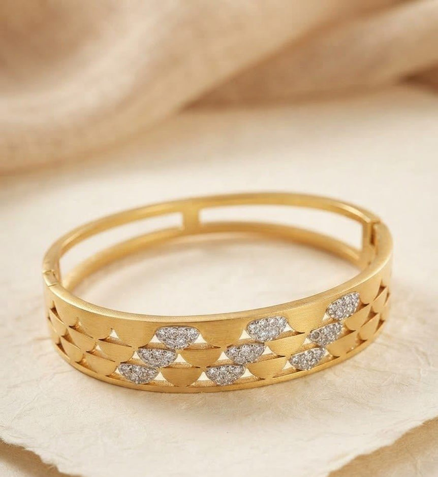 Gold plated imported stainless steel handcuff
