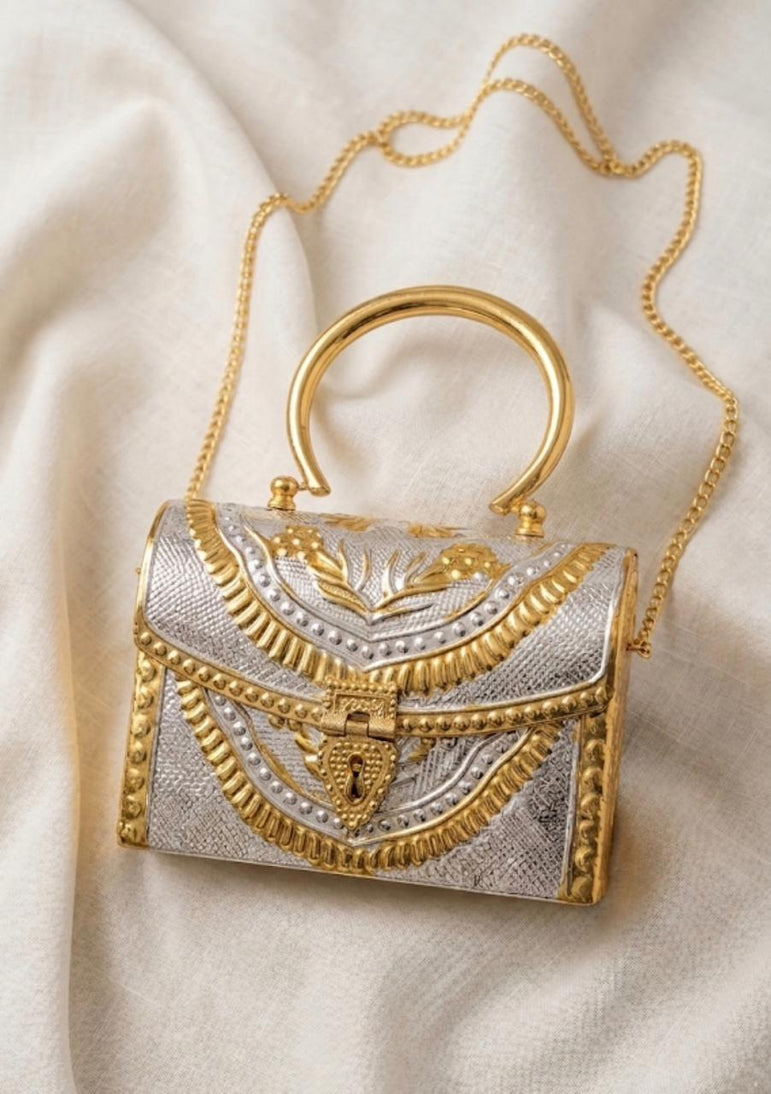 Traditional bridle clutch