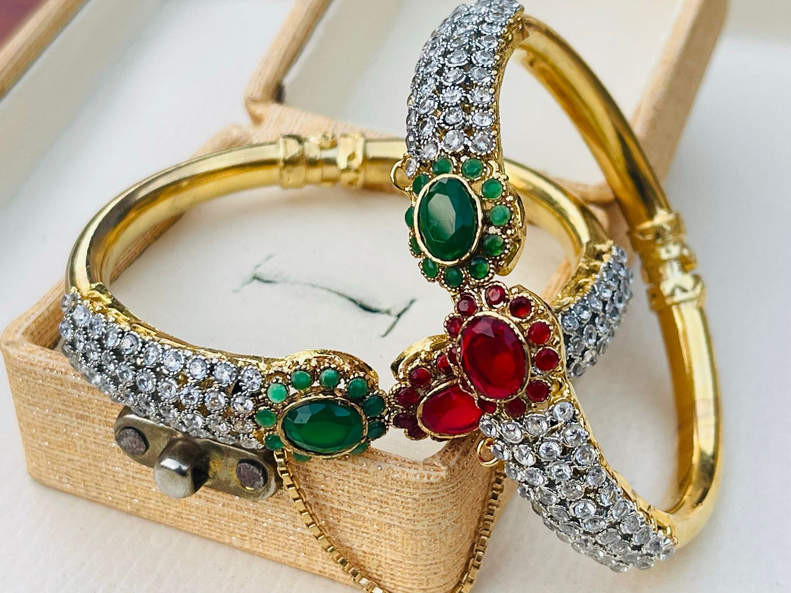 Traditional Goldplated Karaa – Diamond Emitations