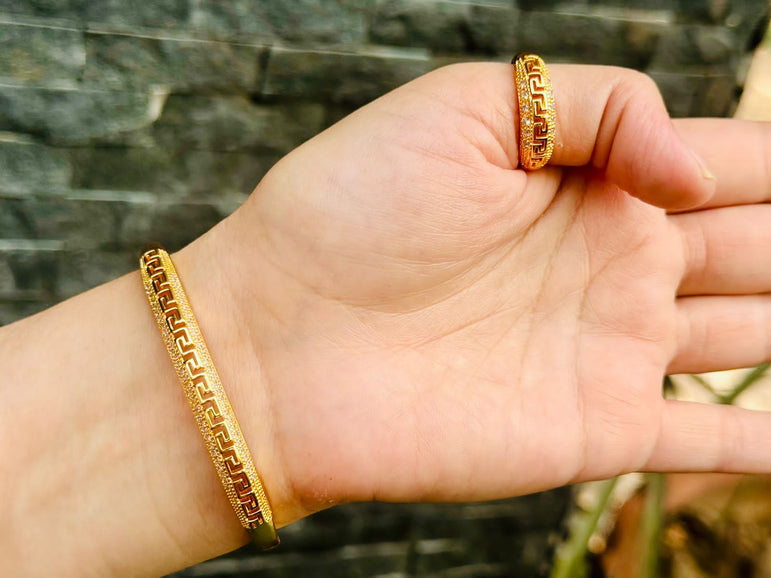 Goldplated imported openable bracelet